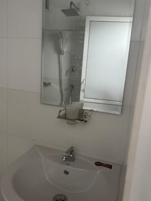 Room 4 - Image 6